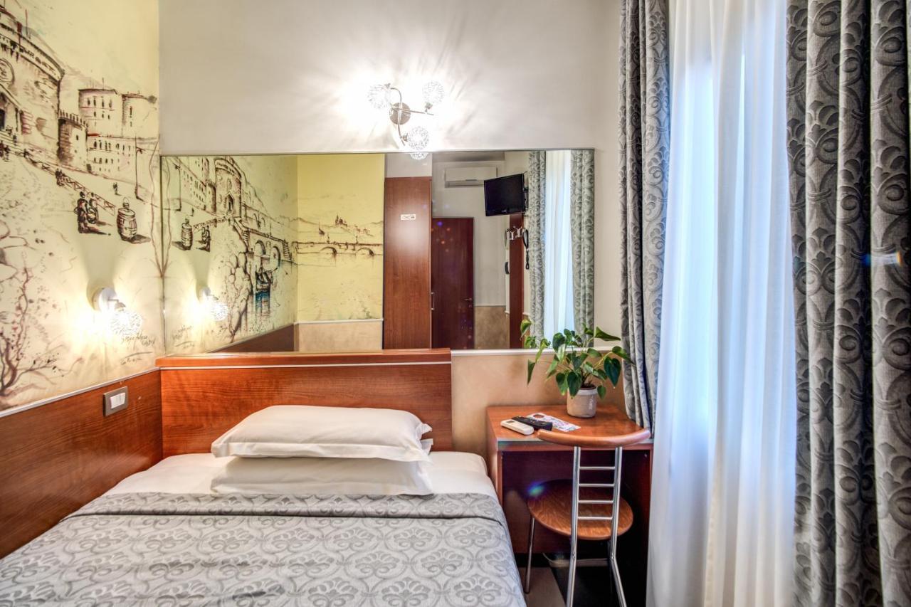 Hotel Centro Cavour Roma Bagian luar foto
